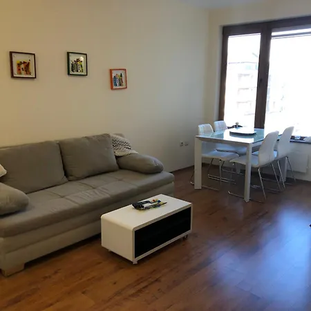 شقة Artistic Neon